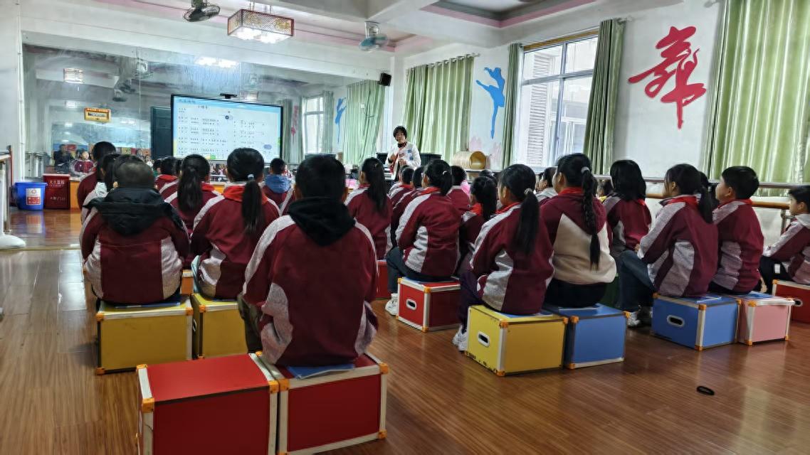 音润童心，乐育未来——安居一小音乐教研组开展教学展示活动