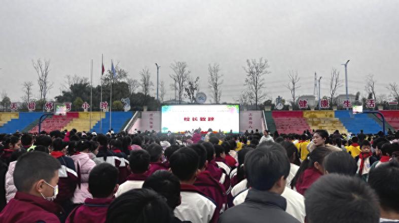 劳动润泽童年 实践点亮成长——宜宾市南溪区长江学校2025年秋期“亲自然·爱劳动”主题劳动周圆满收官