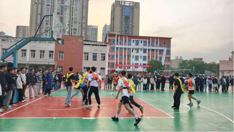 宜宾市南溪四中课后时光：乒乓跃动 篮下争锋