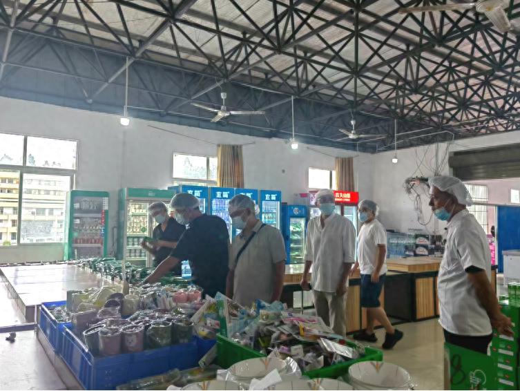 严把关口 放心用餐——宜宾市叙州区柳嘉职校开展2025年秋期开学食堂试餐检查