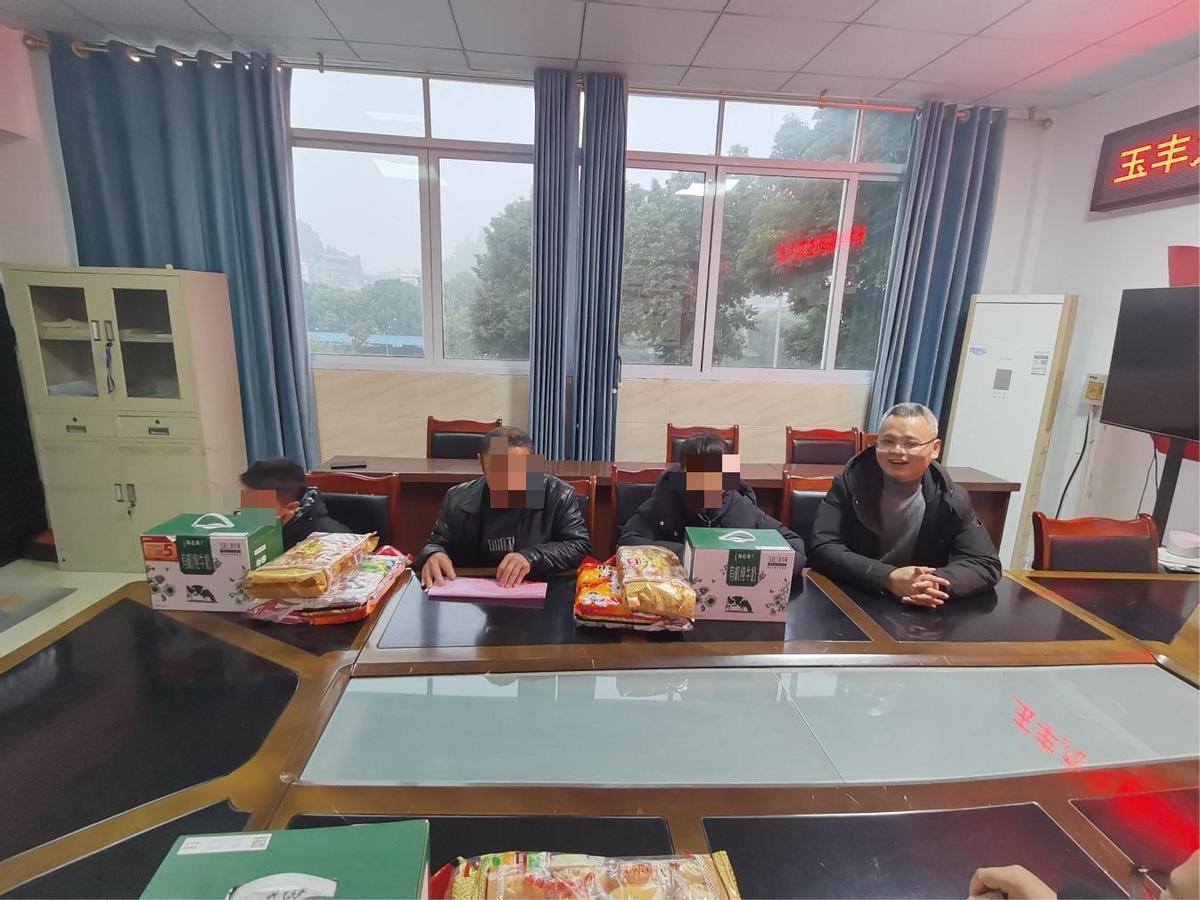 安居区玉丰九义校：暖心慰问，情系残疾儿童成长路