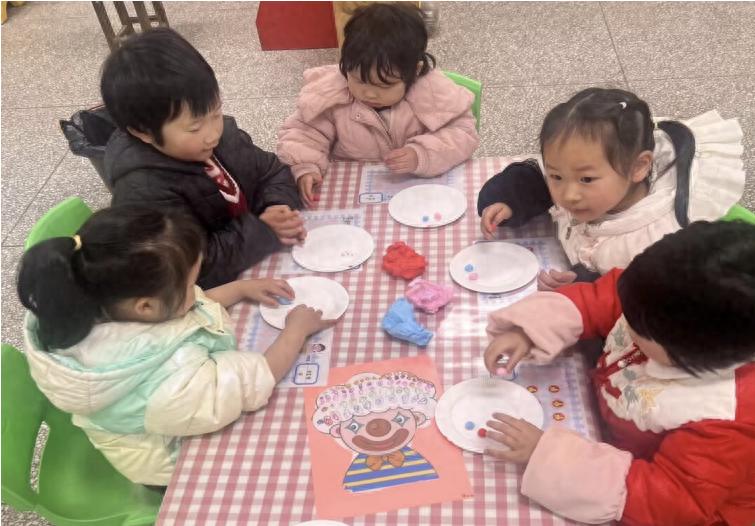 宜宾市南溪区大坪幼儿园开展“情暖冬至 快乐相伴”主题系列活动