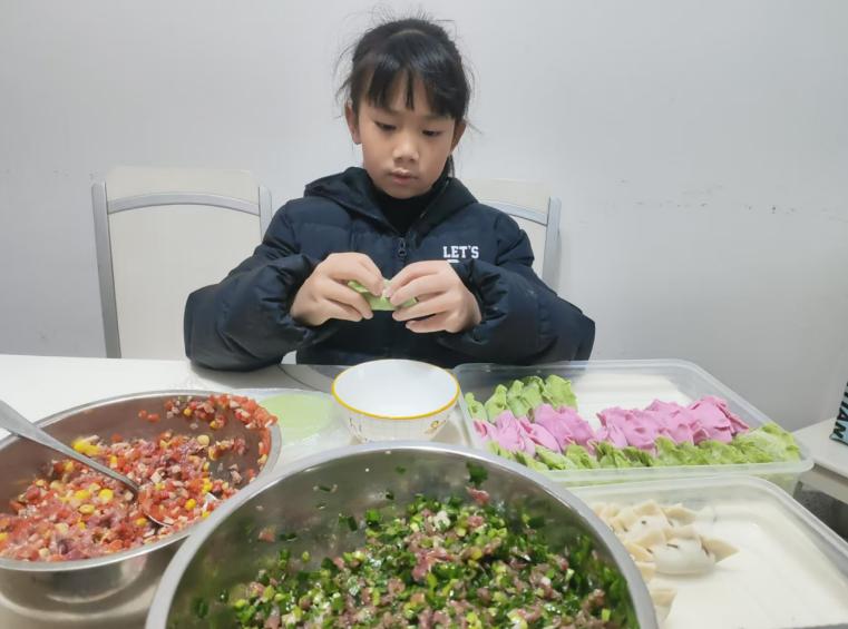 镜头定格家的暖——宜宾市南溪区福临小学校四（4）班亲子冬至居家乐