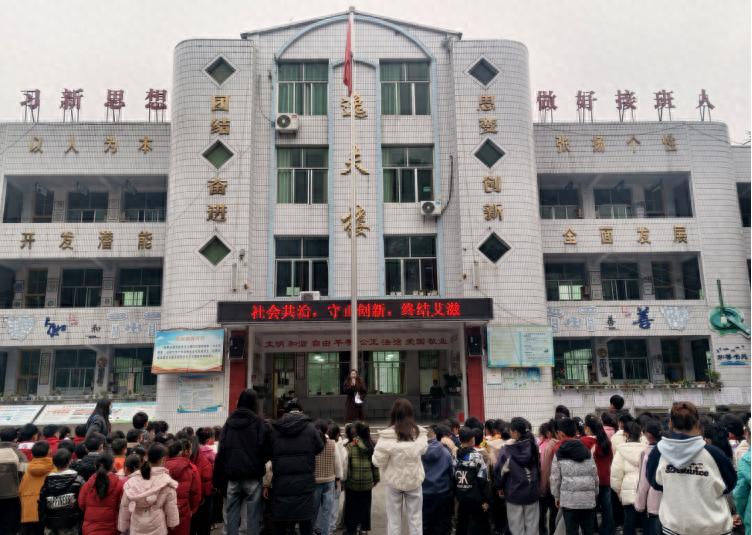 学防艾知识 做健康少年——高县逸夫小学校开展世界艾滋病日宣传活动