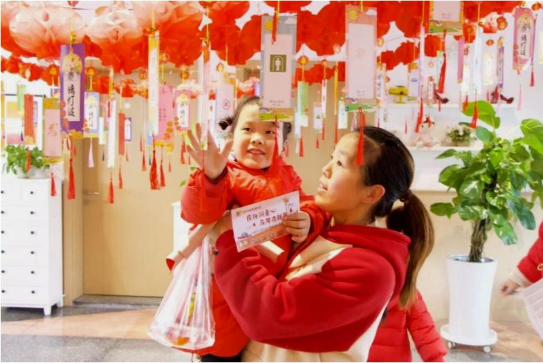 民俗润童心 马年启新篇——宜宾三江新区红星幼儿园开展2026年星光闪耀元旦亲子游园活动