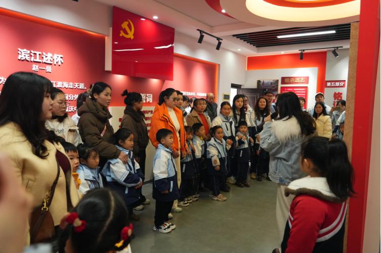 童心探校园 成长初体验——宜宾市一曼幼儿园到一曼小学开展参观研学活动