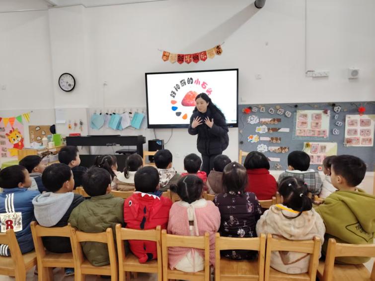 冬日暖阳 成长同行——高县硕勋幼儿园园长李静带队到大窝幼儿园开展送教下乡活动