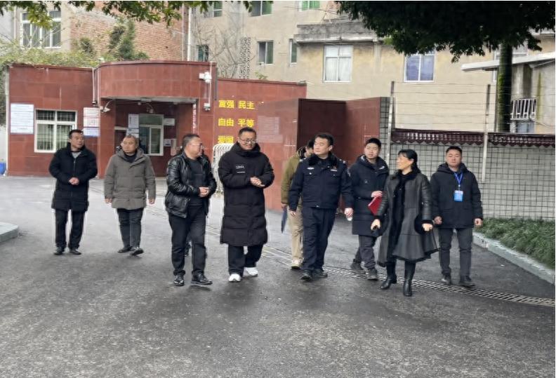 江安县淯江中学迎接下长镇多部门联合检查