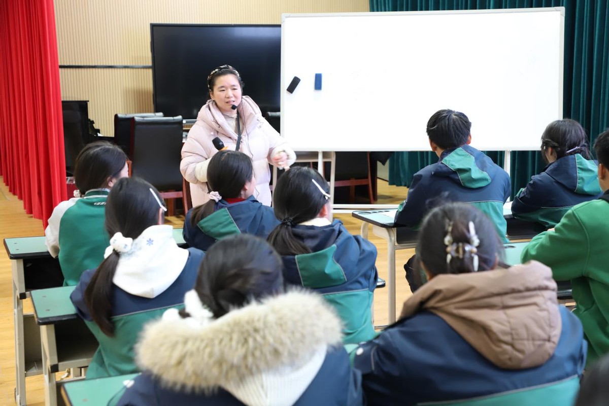 元辰启新程 骏马赴韶华——安居中学举办1月“立志”主题班会