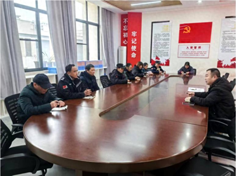 凝心聚力守防线 总结复盘启新程——宜宾市南溪区福临小学校召开2025年秋期安保部门工作总结会