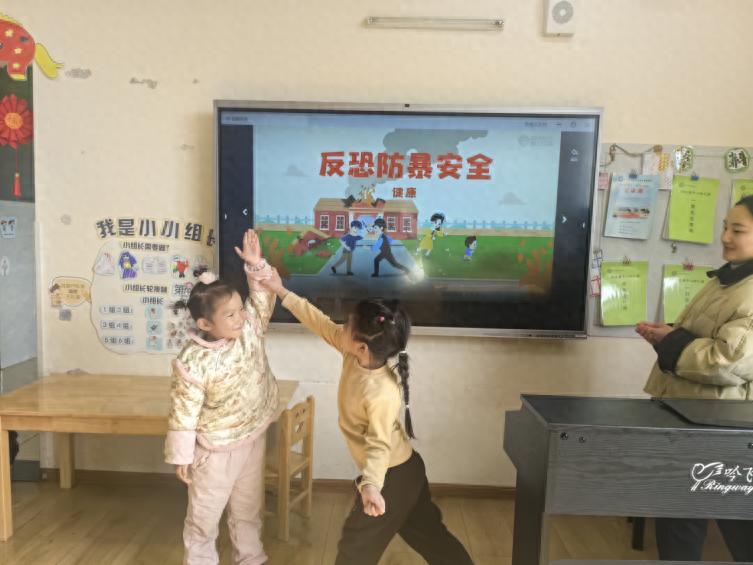 宜宾市叙州区双龙镇中心幼儿园开展反恐防暴安全演练