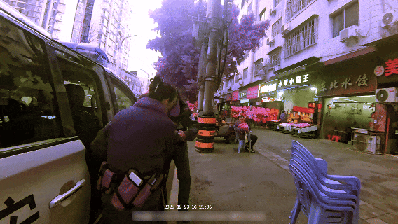 遂宁公安:老人取钱途中与老伴走散，民警一句话让人破防……