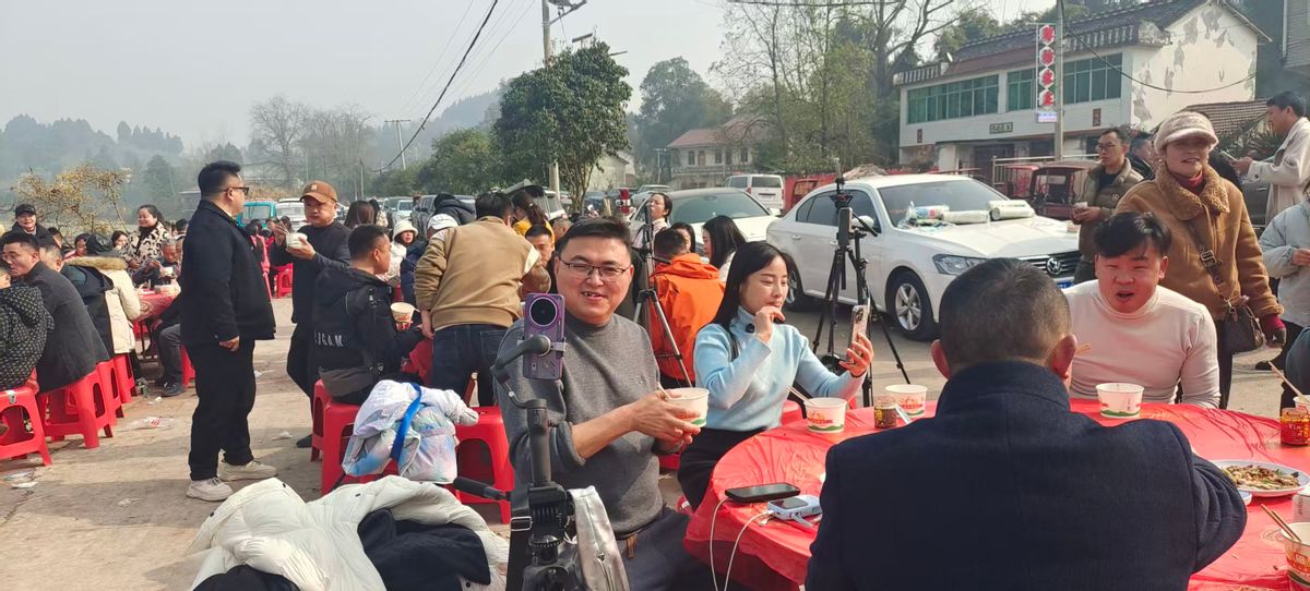 杀年猪，吃刨汤：遂宁市安居区分水镇花牌坊村地道的刨汤宴好巴适！