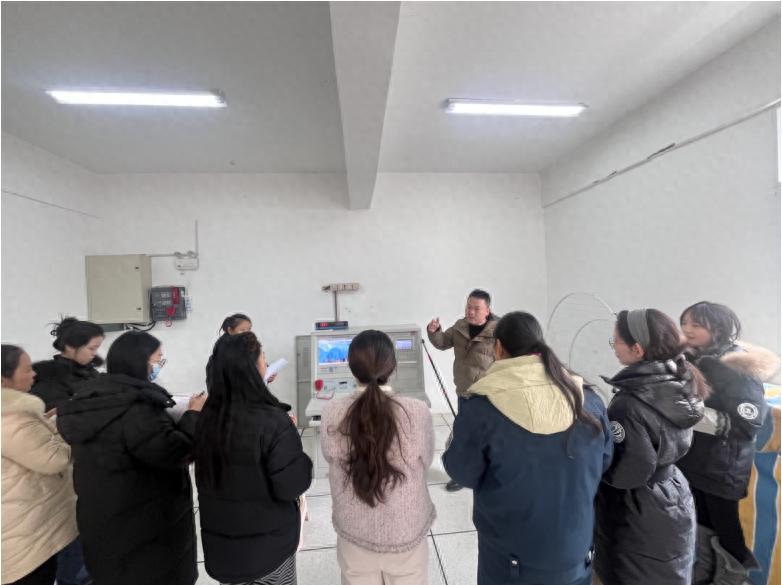 强化消防技能 筑牢平安校园——高县复兴镇幼儿园开展消防安全培训