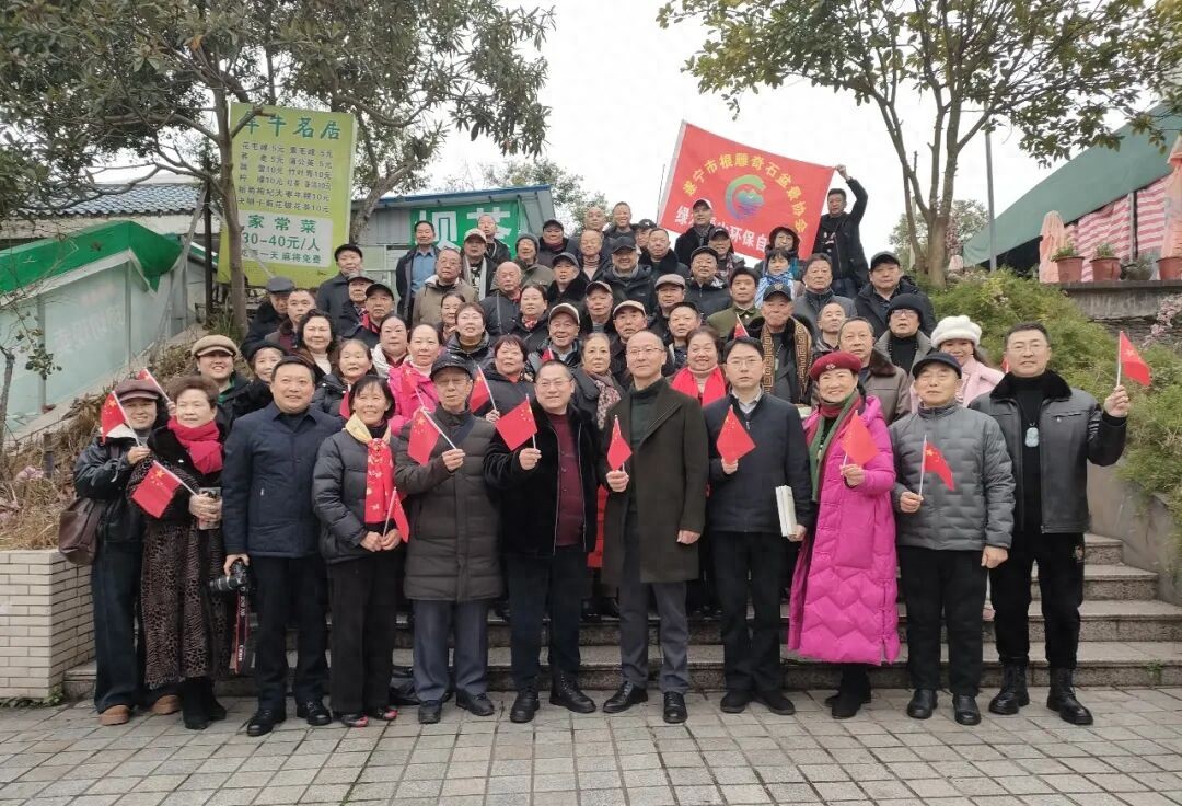 遂宁市根雕奇石盆景协会迎马年暨2025年会圆满举行