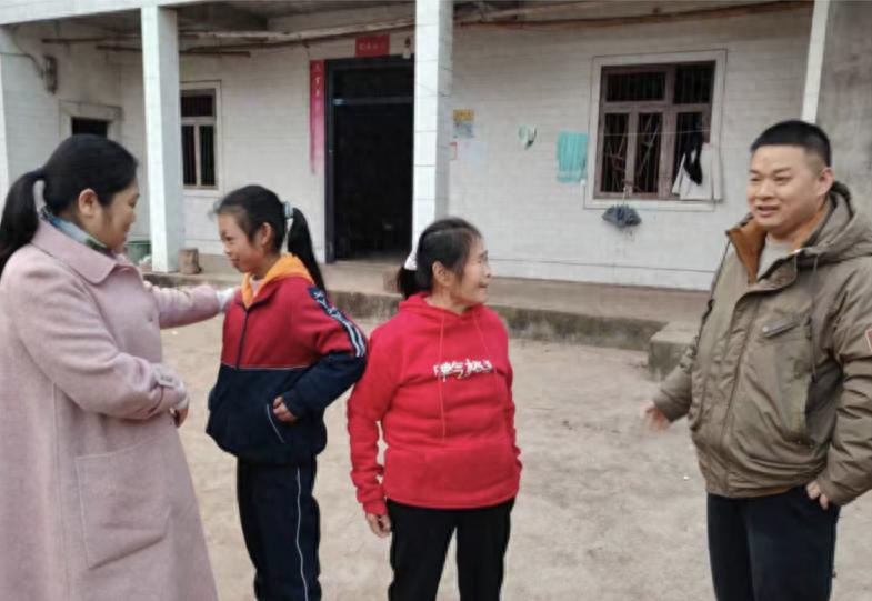 脚步丈量责任 真情守护童心——宜宾市南溪区林丰学校开展关爱留守儿童家访活动