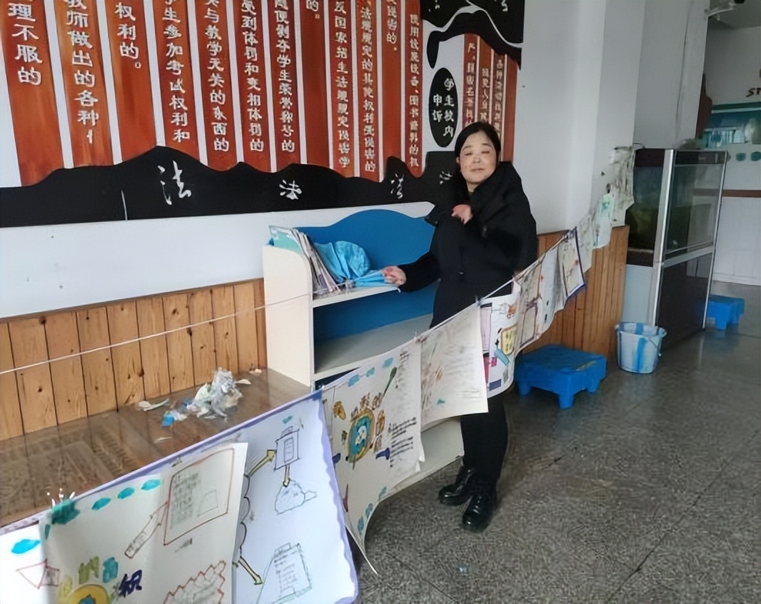 让数学知识“绘”起来——安居小学五年级数学手抄报展评活动