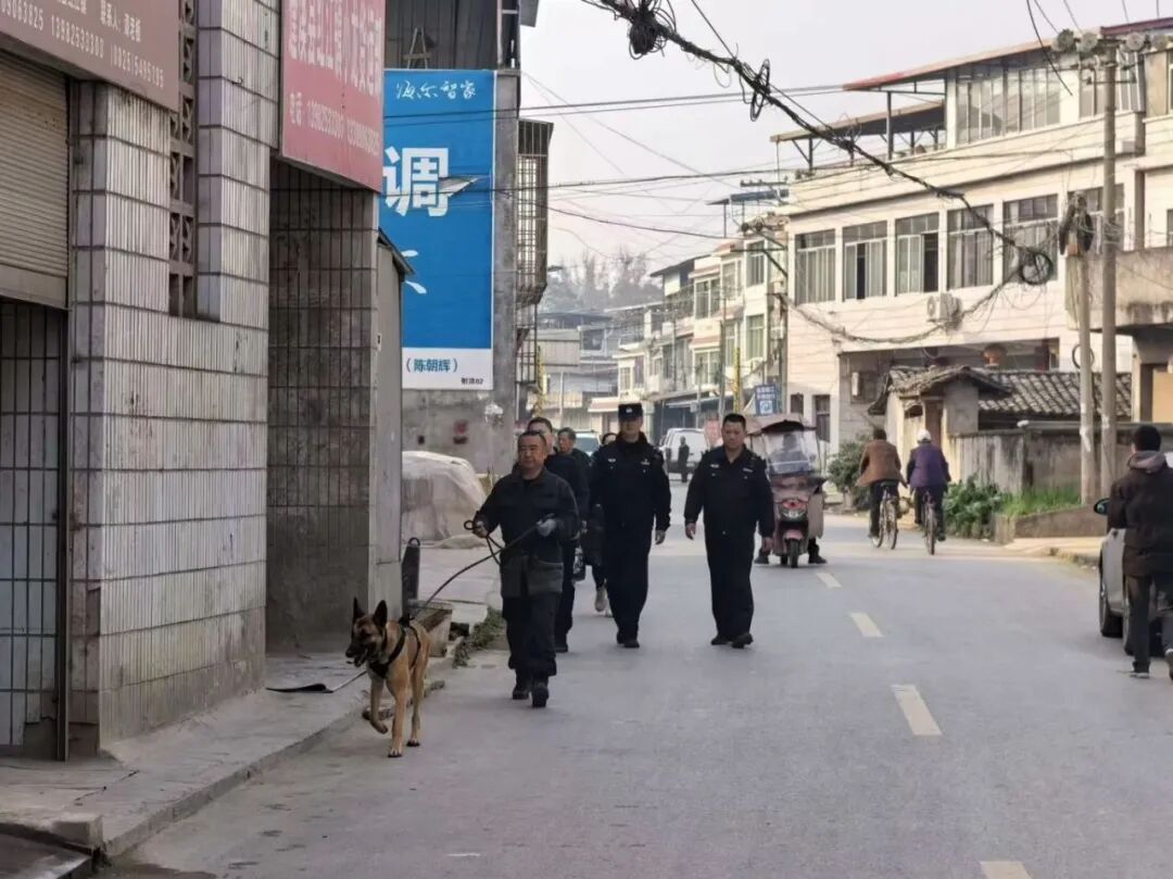 遂宁:“弟弟不见了！”民警两天一夜跨县追踪，最终在烧烤店找到