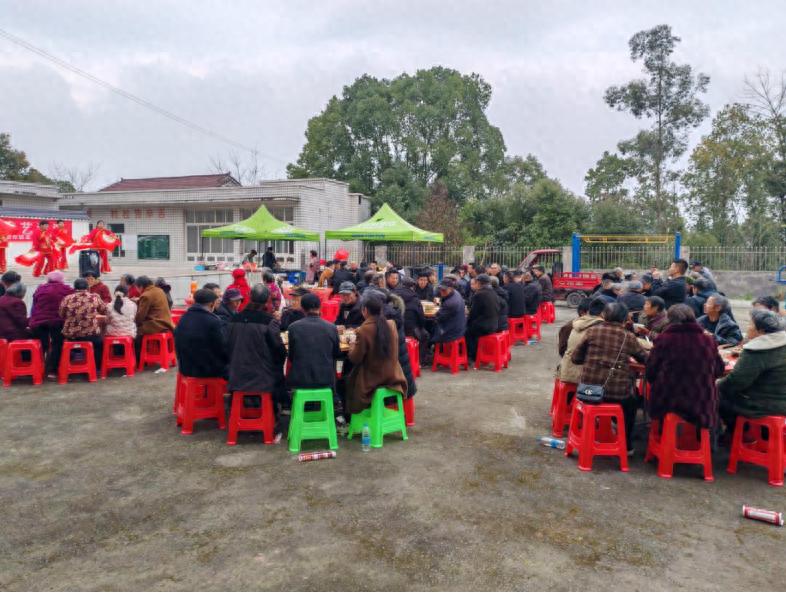 宜宾市南溪区黄沙镇三台村：邻里同聚年味浓 文艺汇演迎新年