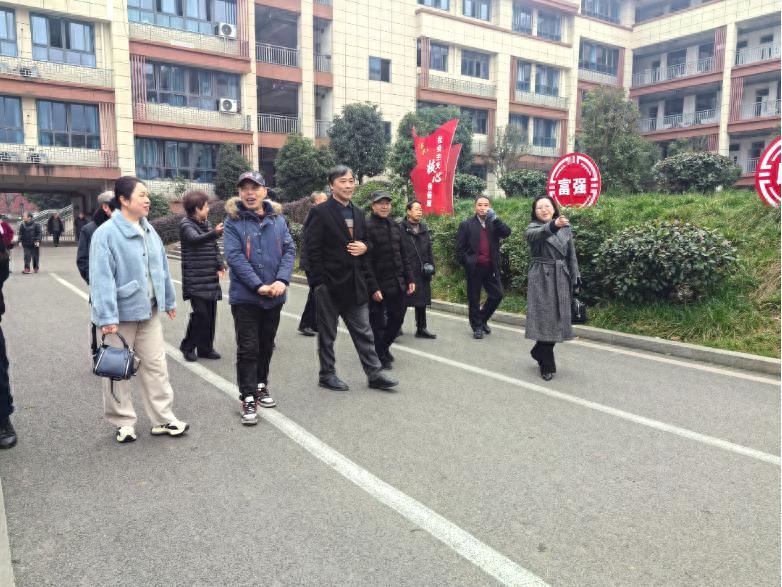 银龄欢歌迎新春 薪火相传话未来——珙县实验小学校举办离退休教师迎新春茶话会