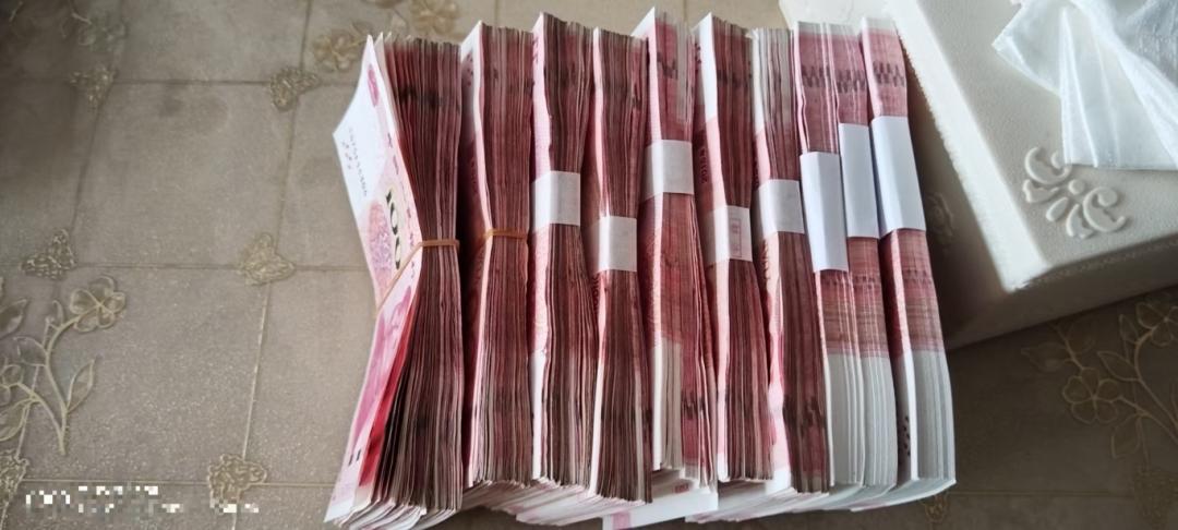 “军官”网友设下投资骗局 遂宁女子代操盘反被骗30万