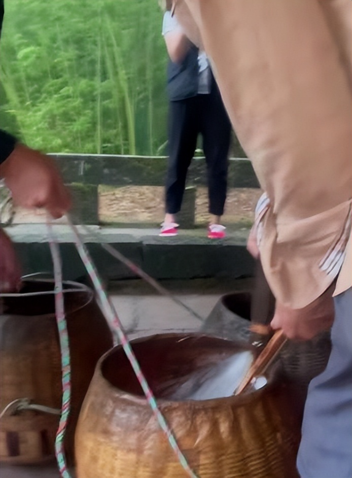 井盐汲卤方法概述