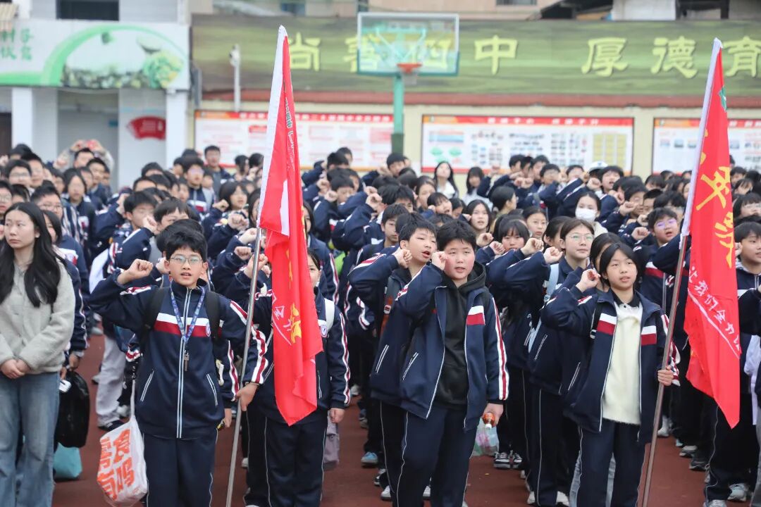 以奋斗镌刻青春 以成长奔赴远方——遂宁四中举行春季远足拉练活动