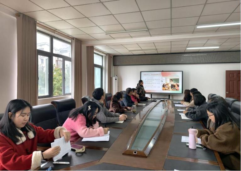 精准分析 提质增效——宜宾三江新区顺南学校小学语文组召开2025年秋期期末成绩分析会