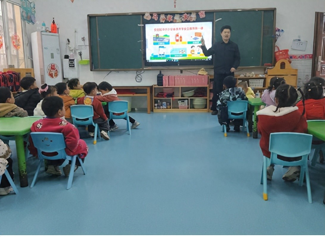 安全护航新学期 平安启航新征程——安居区中兴小学安全教育第一课