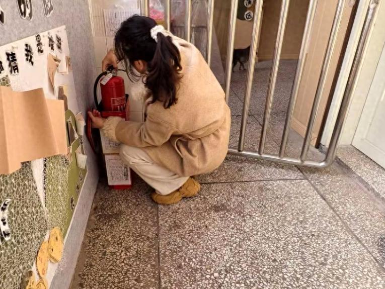 宜宾市南溪区南溪街道中心幼儿园开展校园安全隐患排查工作