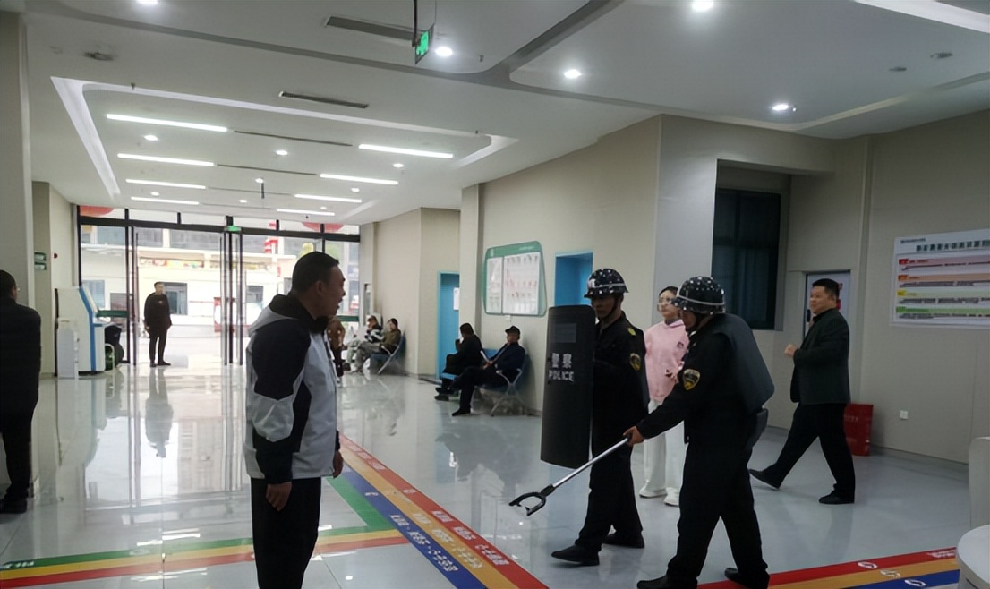燃！安居医警联动实战演练，用“真功夫”守护就医平安