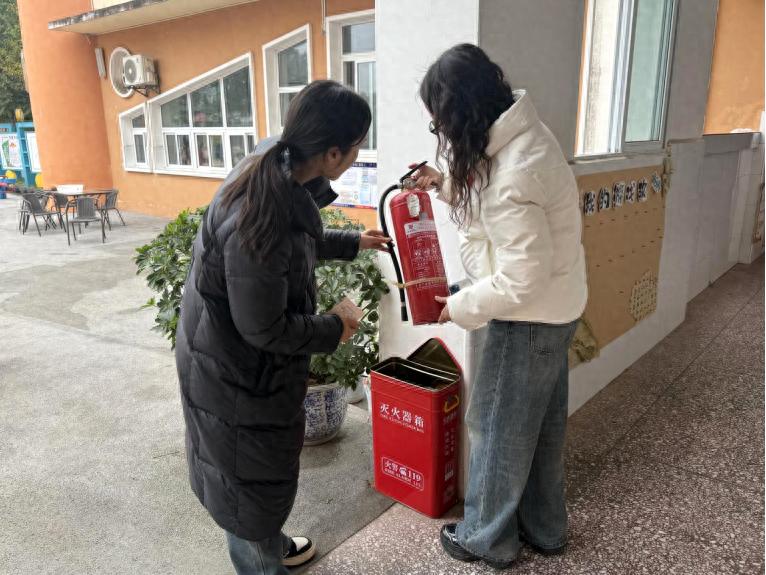 筑牢安全防线 守护幼童平安——宜宾市南溪区长兴镇中心幼儿园开展消防安全隐患排查工作