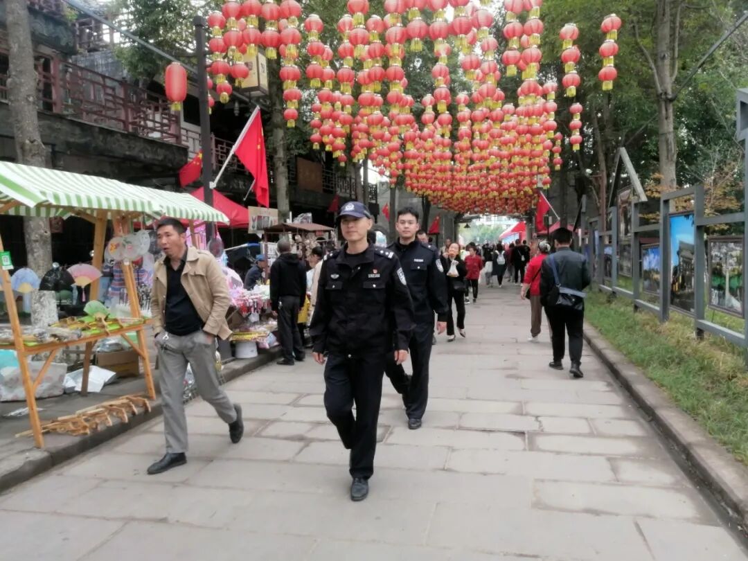 春日好“枫警”！遂宁公安绘就文旅平安画卷