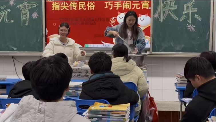 指尖传民俗 巧手闹元宵——宜宾市南溪区大坪学校开展“师生共度元宵节”主题活动