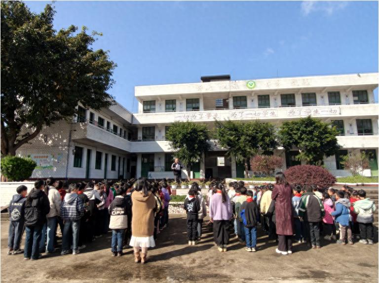 宜宾市叙州区双龙学校水潭小学校区开展2026年春期“开学第一课”