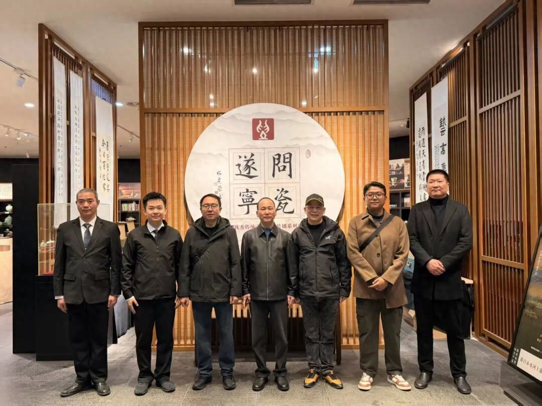 西藏美术家协会副主席周明晖一行来四川遂宁考察