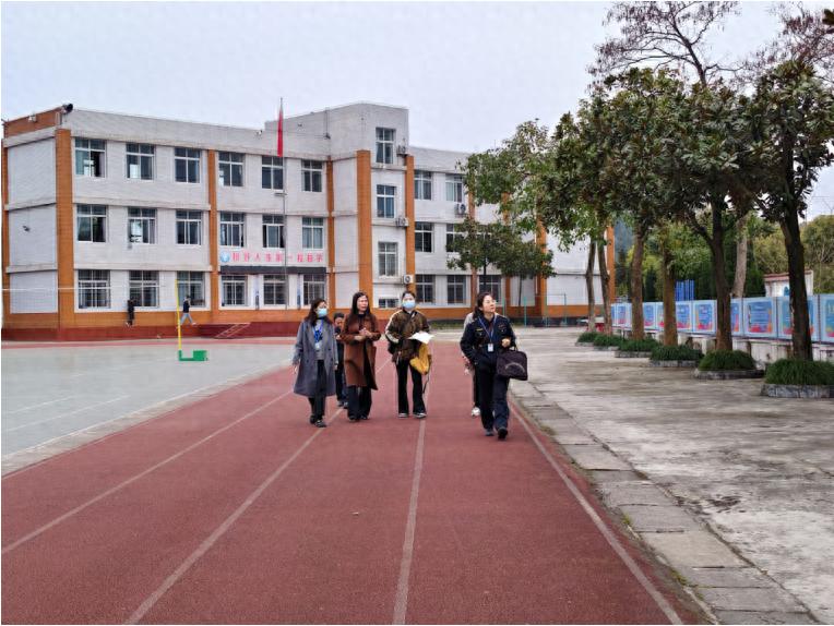 强化食堂监管 守护舌尖安全——宜宾市南溪区市场监管局到林丰学校开展食堂食品安全检查