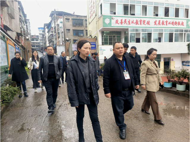 关注学生心理健康 优质办学引领效应——宜宾市教体局局长李炼到屏山县大乘中学督查开学工作