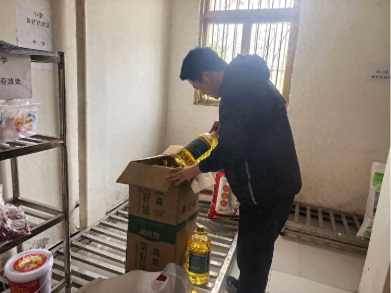 江安县留耕镇中心小学校开展开学安全大检查 筑牢校园平安防线