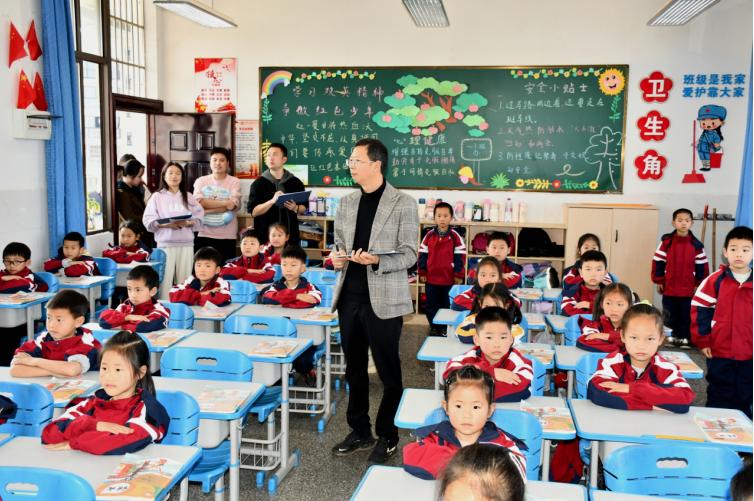 赓续红色血脉 竞绽班级芳华——宜宾市一曼小学校2026年春期“班级文化节”圆满落幕