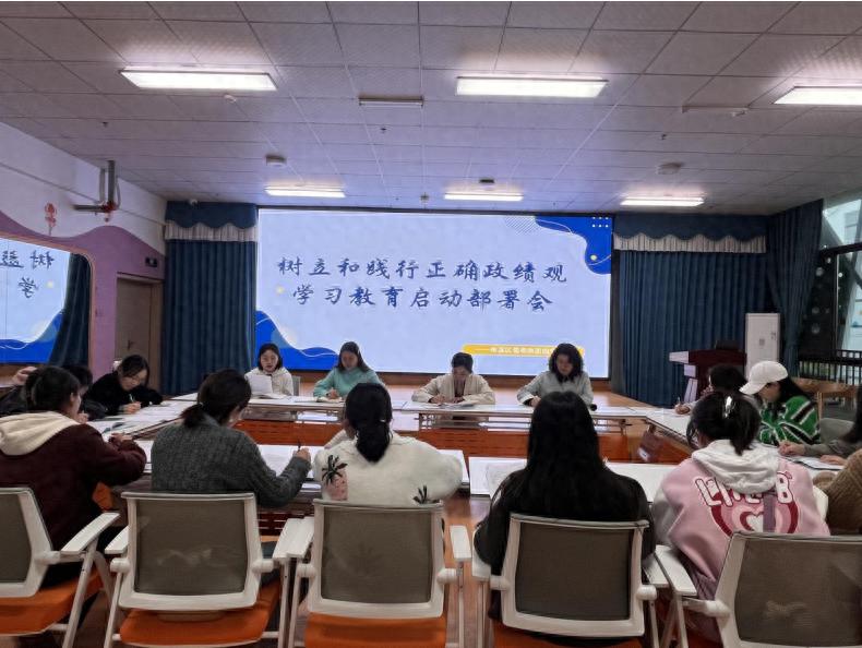 深耕课题研究 课程引领内涵发展——宜宾市南溪区蜀粤集团园召开区级课题研讨会