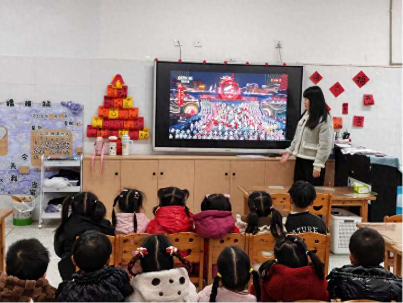 宜宾娃娃爱家乡 童心筑梦向未来——宜宾市南溪区长兴镇中心幼儿园开展开学爱国第一课主题活动