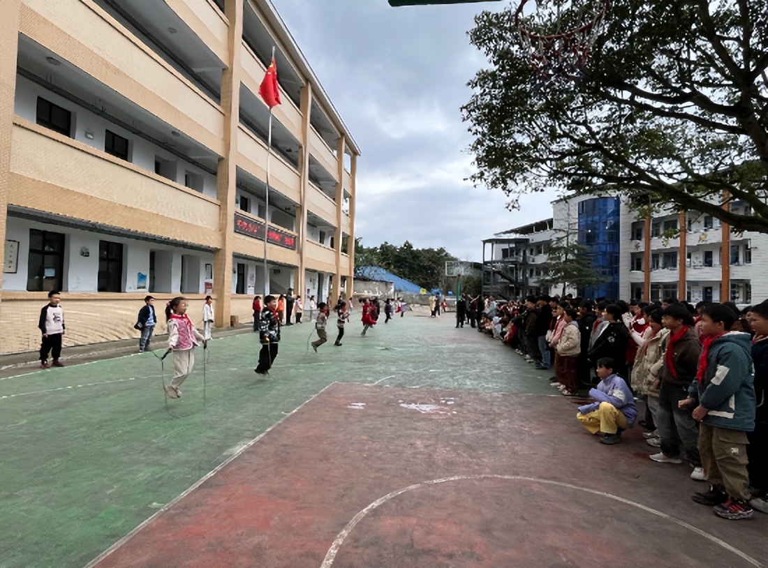 绳舞飞扬展风采 活力校园向未来——安居中兴小学举办跳绳比赛活动