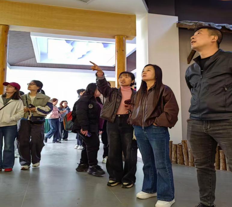 江安县白沙小学校开展“踏春寻芳·文化研学”主题活动