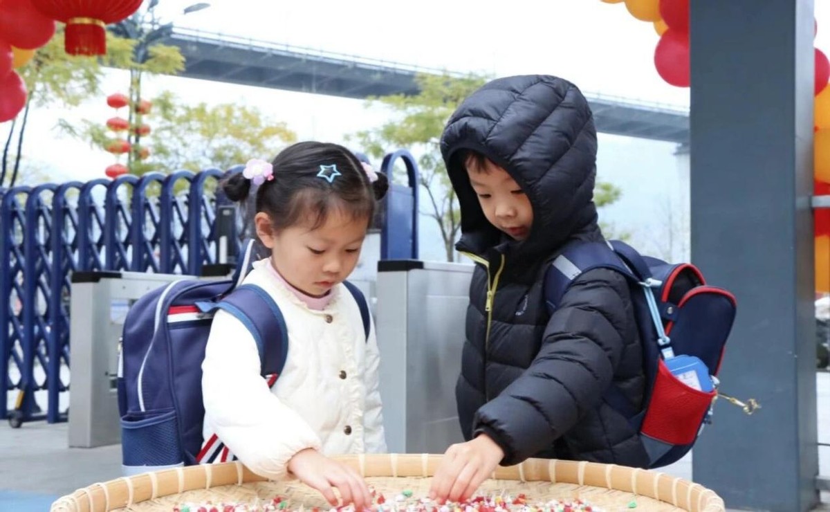 星耀新程 童心启航——宜宾三江新区红星幼儿园举行2026年春期开学典礼暨元宵节主题活动