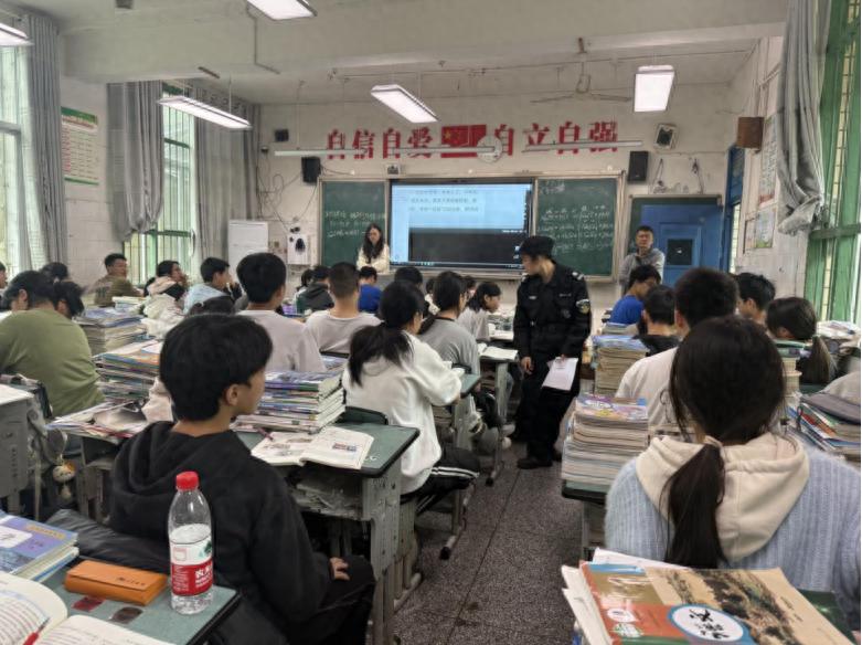 宜宾市南溪四中开展学生仪容仪表专项检查