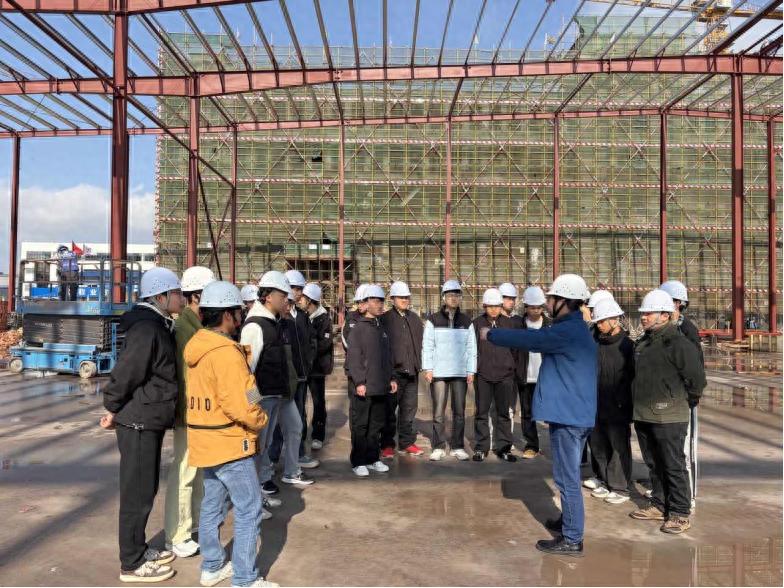 宜宾市叙州区高场职校2026届“宏晟订单班”赴企业参观学习 深化产教融合促就业