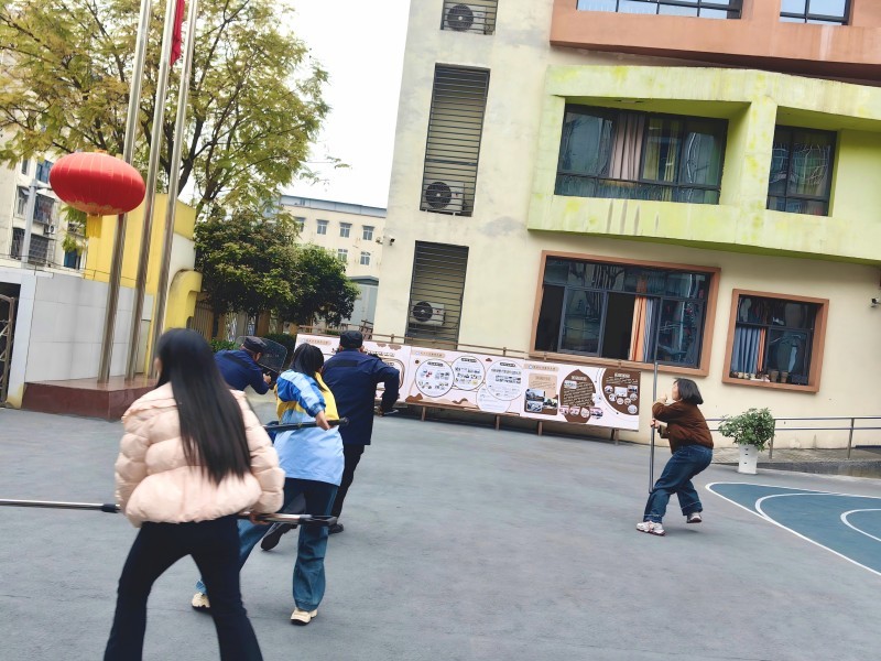 南溪派出所凤翔警务室民警深入宜宾市南溪区北城幼儿园开展防恐防暴技能专题培训