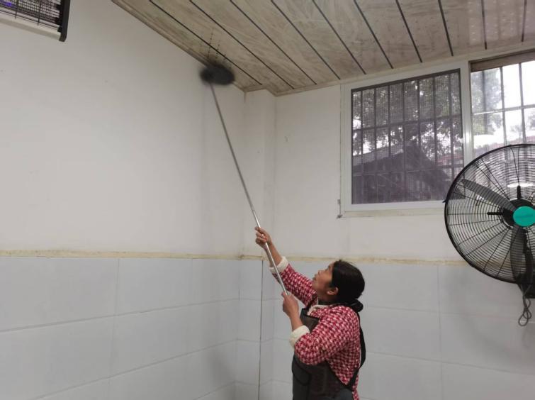 筑牢食安防线 护航新学期——高县逸夫小学校开展2026年春期食堂开学准备工作