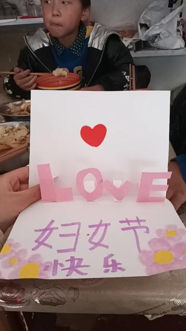 感恩妈妈，感恩老师——安居区常理小学开展三八节主题活动